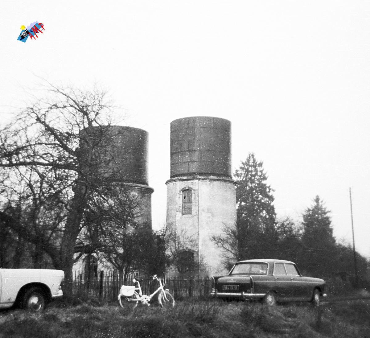 1974--R15_027-B677_002-châteaux d'eau_HG